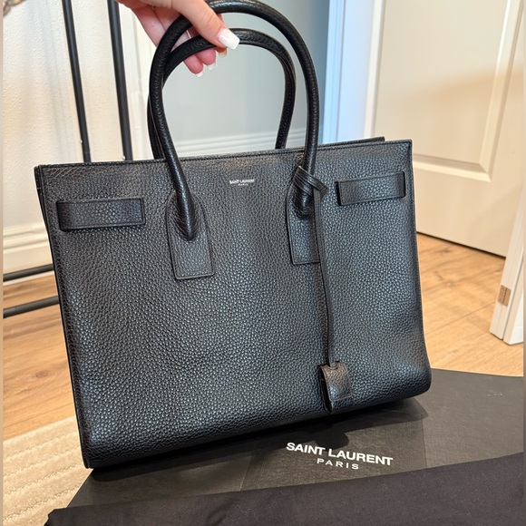 SAINT LAURENT SAC DE JOUR LARGE IN GRAINED LEATHER - Picture 1 of 5